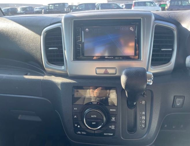 Suzuki Spacia - 2WD - Image 7