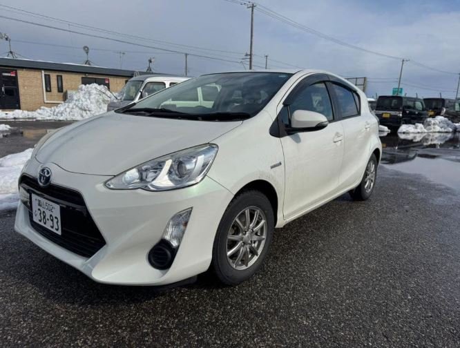 Toyota Aqua - 2WD - Image 2