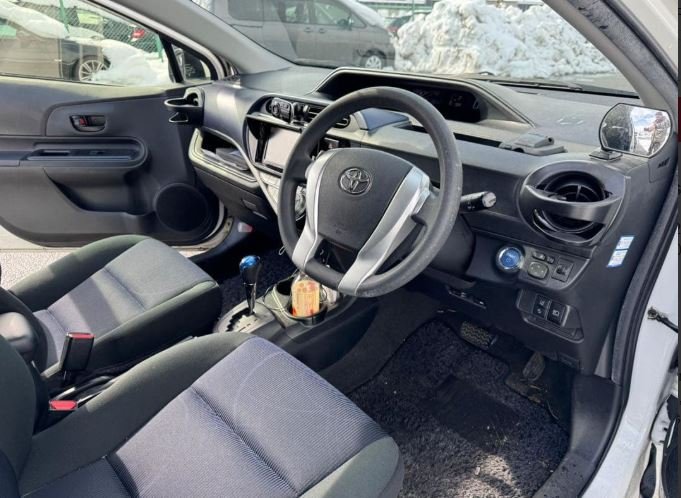 Toyota Aqua - 2WD - Image 6