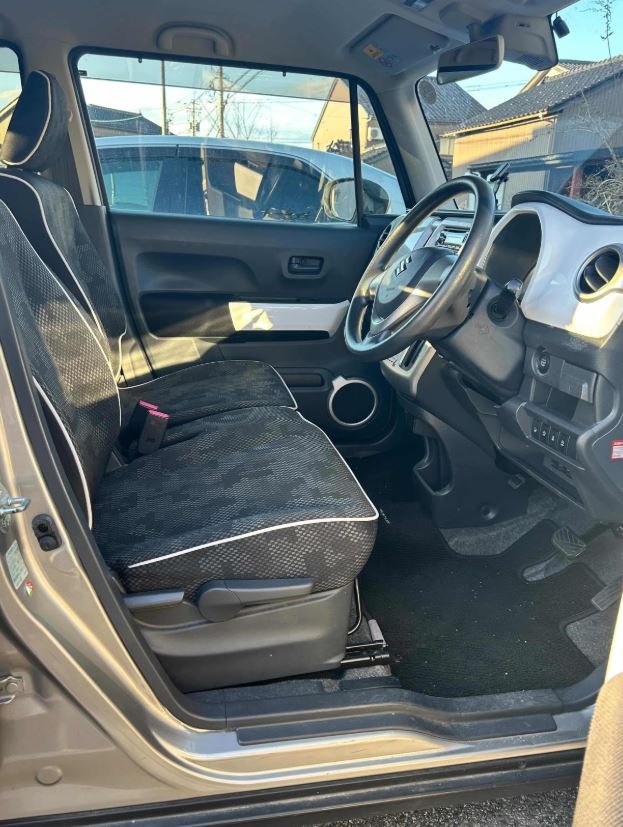 Suzuki Hustler G- 2WD - Image 7